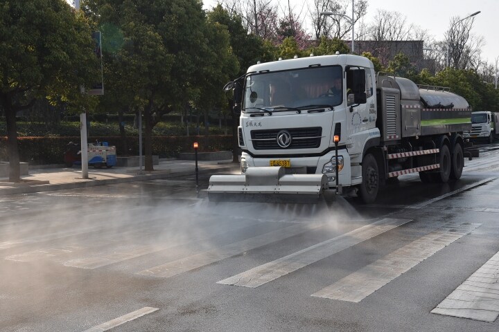 麒麟区：清垃圾，展现城市最美的样子