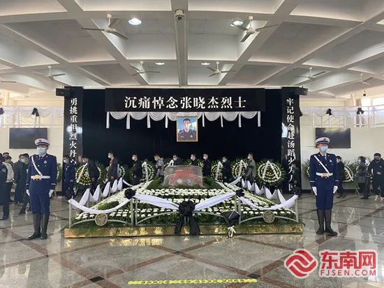 今天,众人挥泪送别福建这位英雄!在救援中壮烈牺牲!年仅36岁
