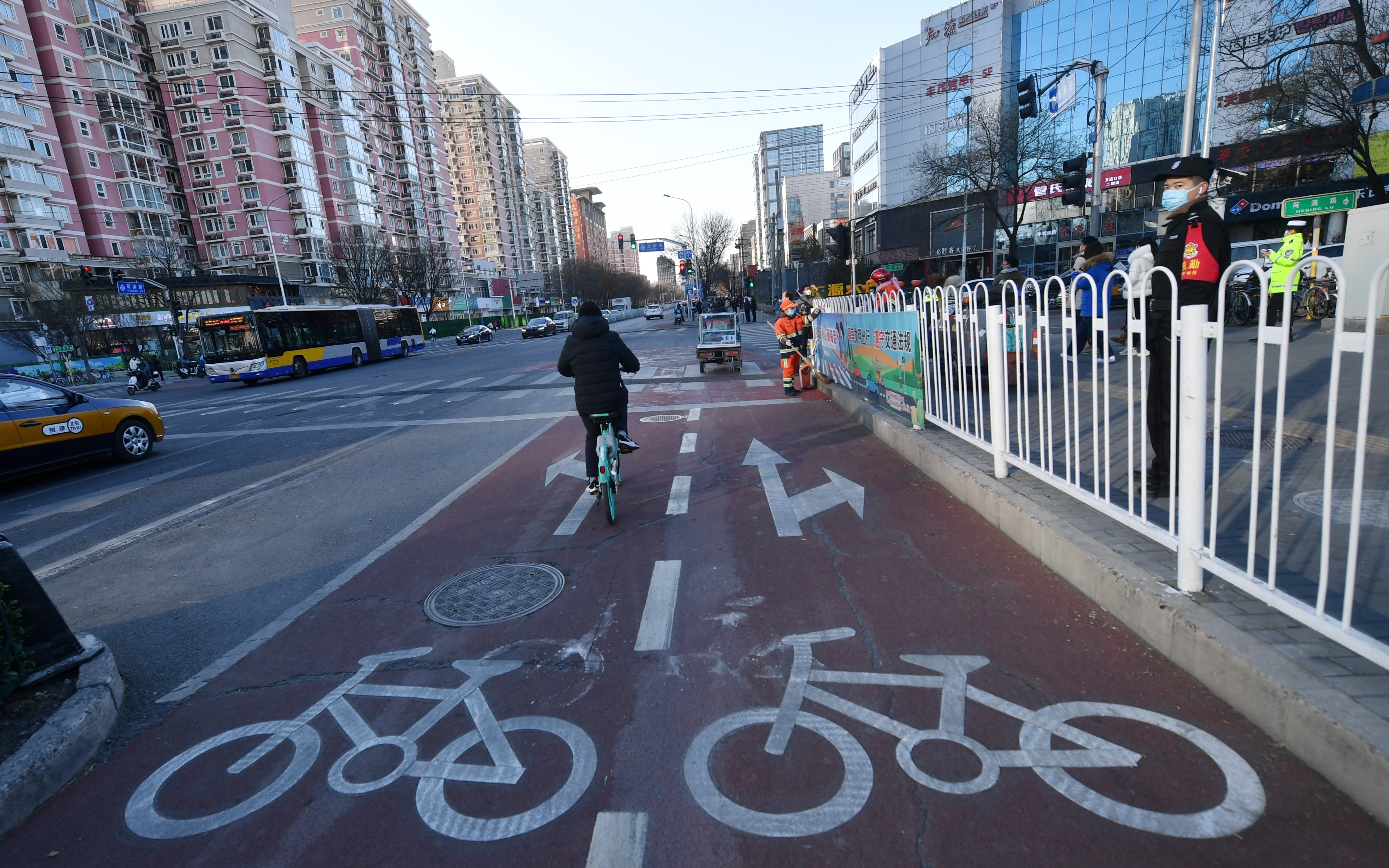 中关村五道口(五道口路口完成交通改造，信号灯增设“四面全绿”时段)