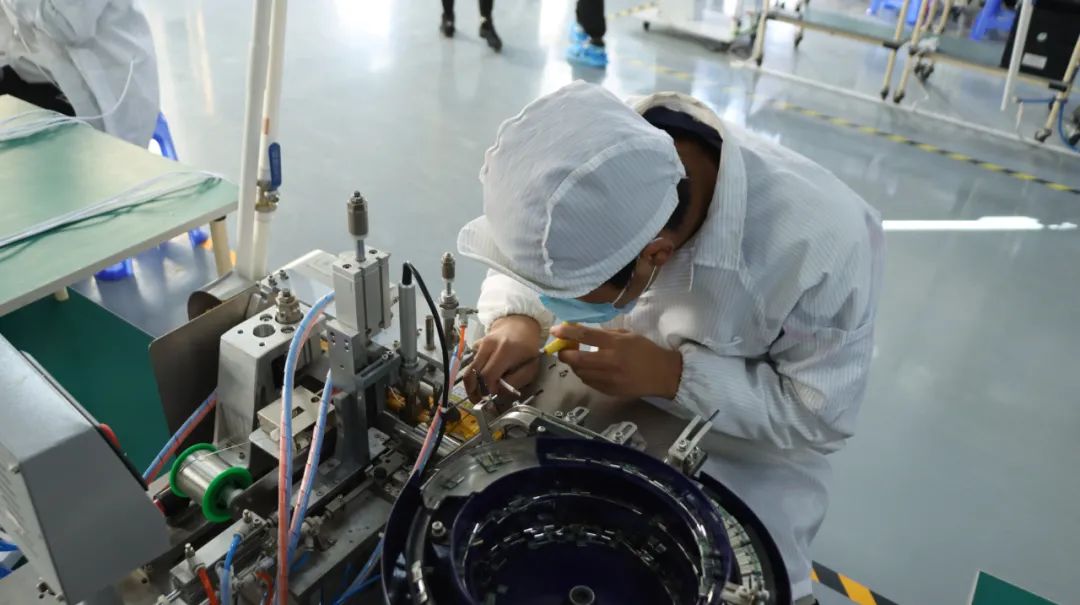 奋斗百年路 启航新征程·巩固拓展脱贫攻坚成果之闽宁协作｜宁夏飞毛腿技工学校揭牌