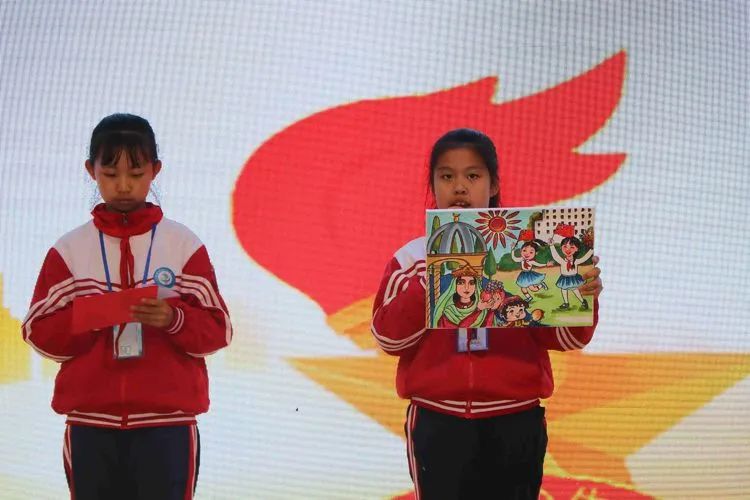 情系新疆，携手成长—东营区文苑学校少工委开展学习十九届六中全会精神主题队课