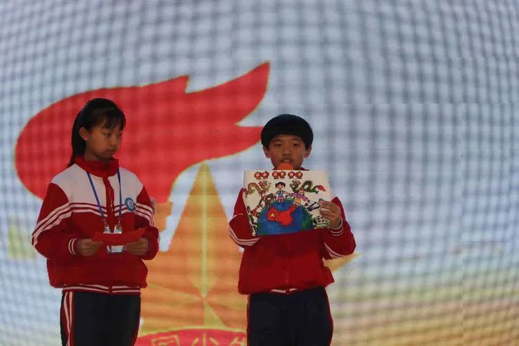 情系新疆，携手成长—东营区文苑学校少工委开展学习十九届六中全会精神主题队课