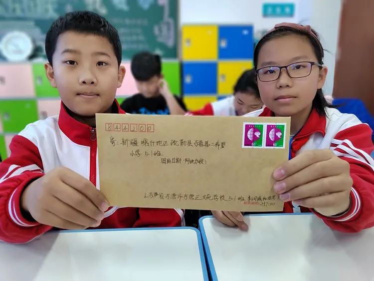 情系新疆，携手成长—东营区文苑学校少工委开展学习十九届六中全会精神主题队课