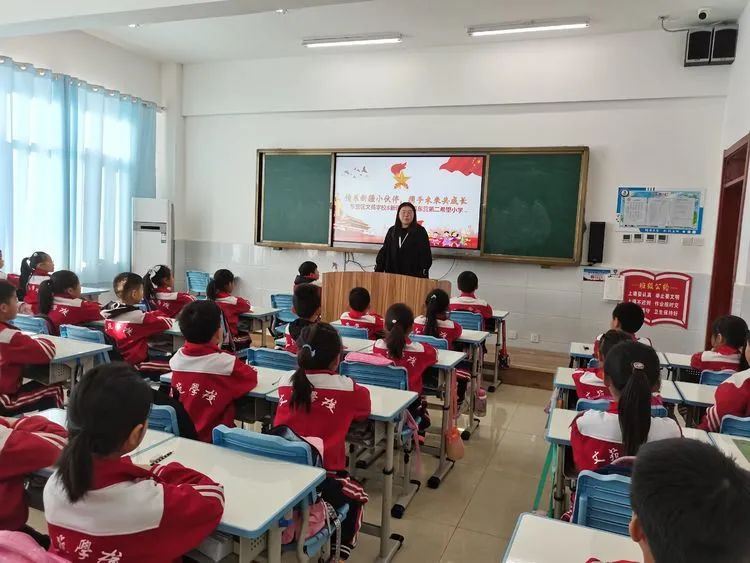 情系新疆，携手成长—东营区文苑学校少工委开展学习十九届六中全会精神主题队课