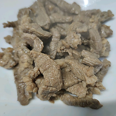 牛肉炒芹菜（告诉你吃肉还不长胖的秘诀就是芹菜炒牛肉）