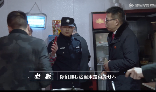 纪录片《是这样的，法官》给罪犯煽情引争议，导演回应