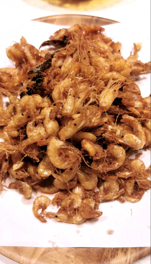油炸白条虾制作方法（嘴馋就吃冬天最爱的炸小虾）