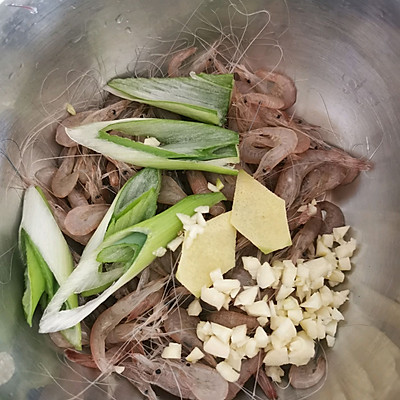 油炸白条虾制作方法（嘴馋就吃冬天最爱的炸小虾）