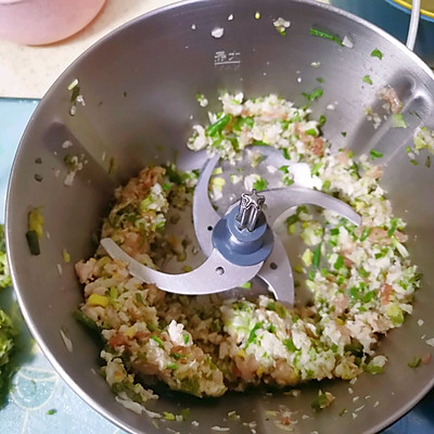 槐花饺子馅怎么做好吃,猪肉槐花饺子馅怎么做好吃