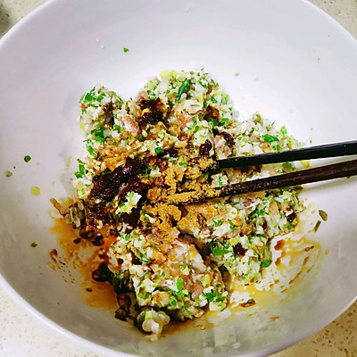 槐花餃子餡怎么做好吃,豬肉槐花餃子餡怎么做好吃