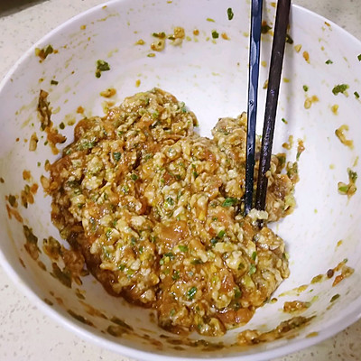槐花餃子餡怎么做好吃,豬肉槐花餃子餡怎么做好吃