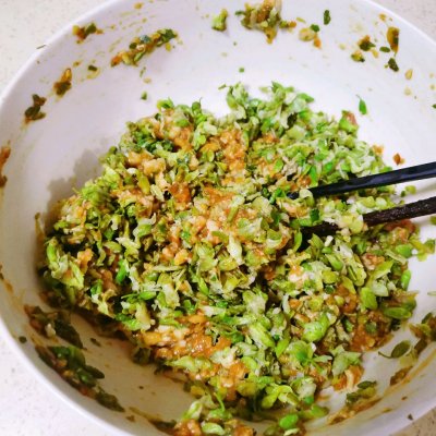 槐花餃子餡怎么做好吃,豬肉槐花餃子餡怎么做好吃