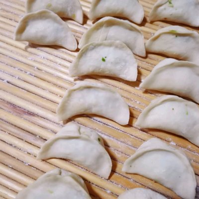 槐花餃子餡怎么做好吃,豬肉槐花餃子餡怎么做好吃