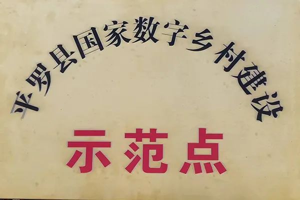 330萬頭用機器人擠奶的奶牛，每天過的滋潤么？養(yǎng)牛人呢？