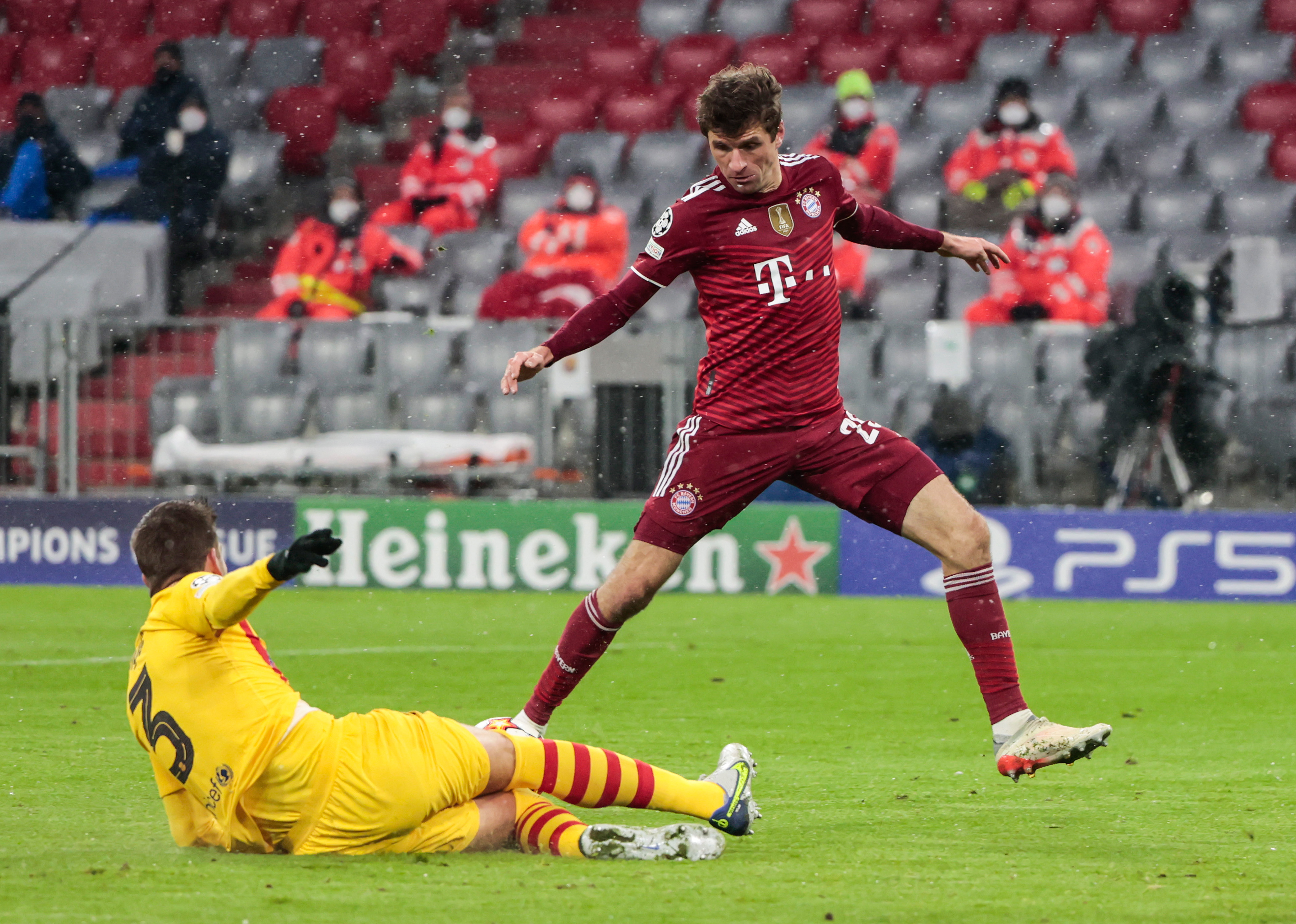 恐无缘欧冠半决赛（巴萨时隔21年再度欧冠小组出局，主帅哈维“气坏了”）