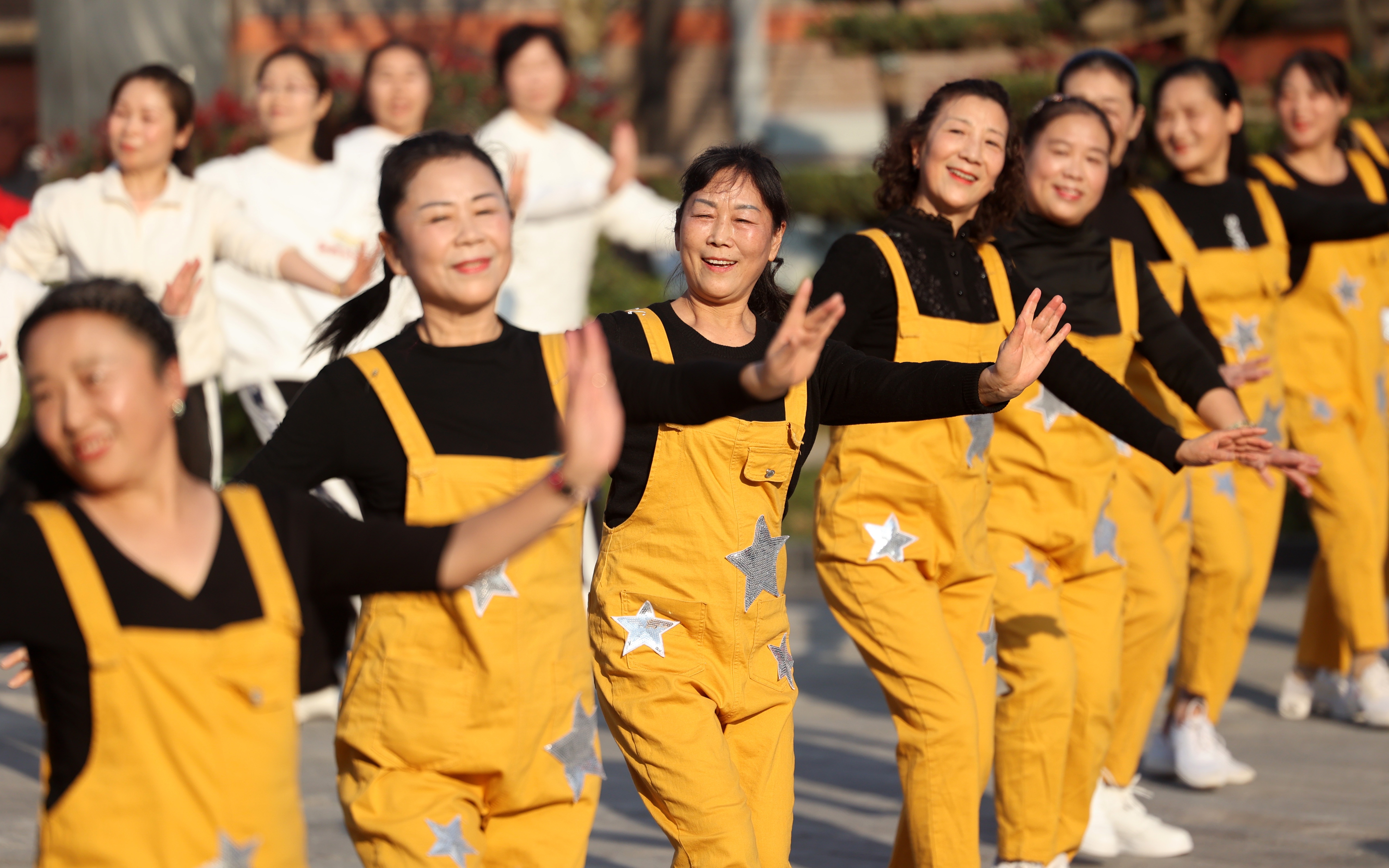 全国网络广场舞大赛正式开赛，北京市已有上千支舞蹈队开始学跳