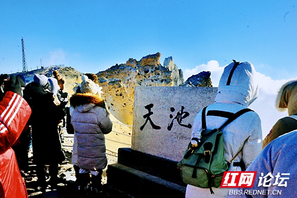 犹如冰雪圣境，冬季的长白山是一个让人心灵净化的地方