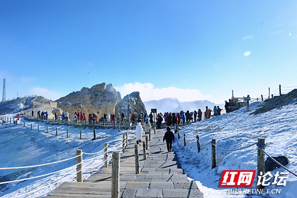 犹如冰雪圣境，冬季的长白山是一个让人心灵净化的地方