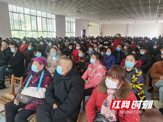 慈利縣龍?zhí)逗渔?zhèn)中學：600學生家長參加(圖3)