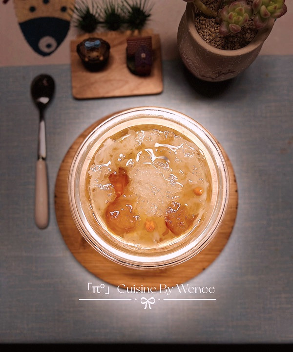 燕窝银耳羹（依云矿泉水）