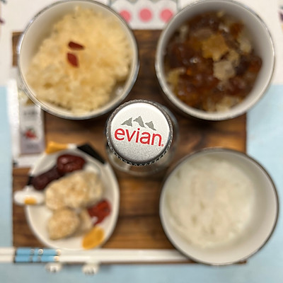 燕窝银耳羹（依云矿泉水）