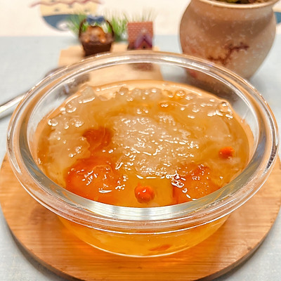 燕窝银耳羹（依云矿泉水）