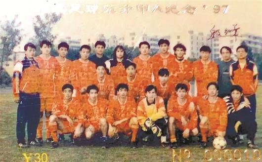 武汉职业足球队(几度磨难，终现光芒！武汉职业足球的那些故事)