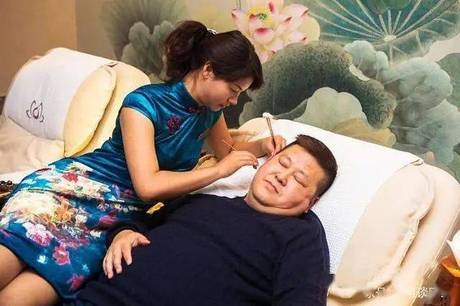采耳店为何被关停！披着养生外衣打“擦边”，实则“别有洞天”？