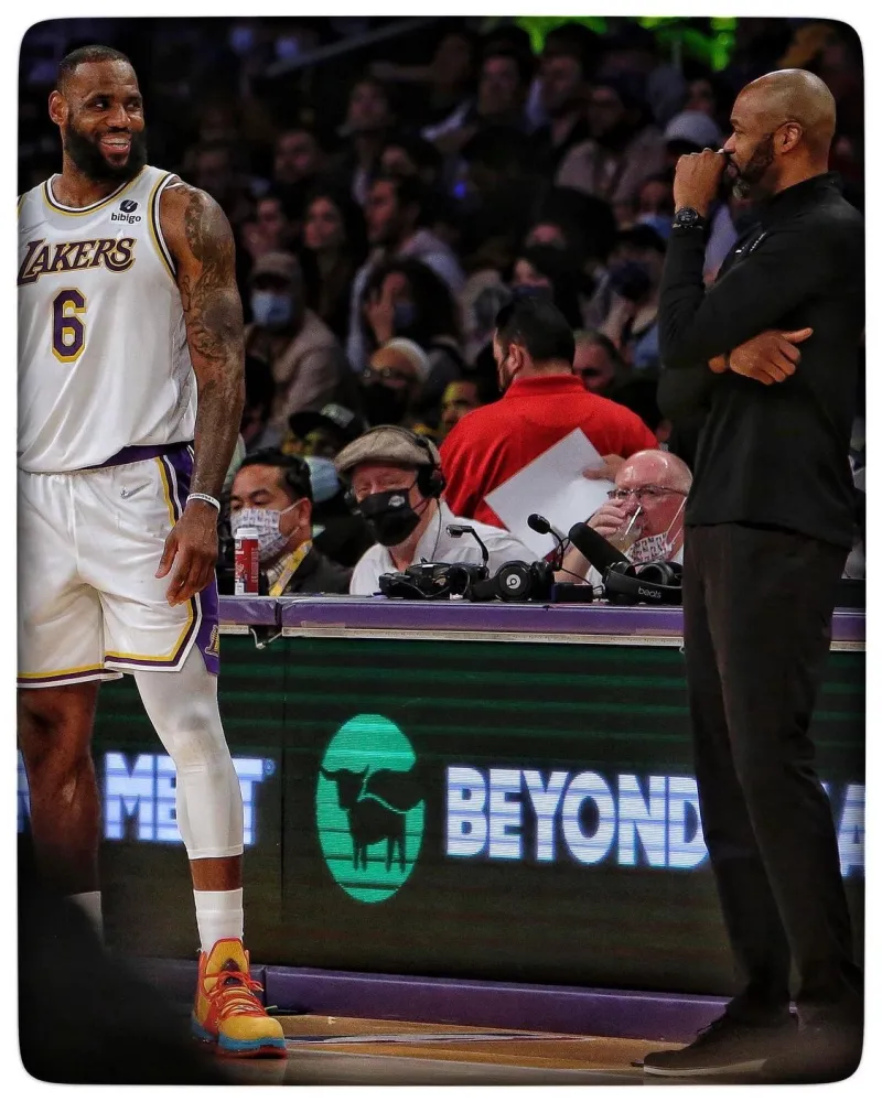 NBA视频集锦高清(绝不服老！詹姆斯晒个人集锦：你们都以为我不行了吗？)