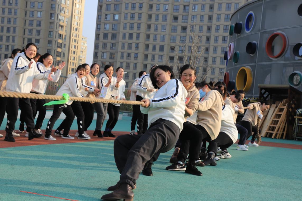 强身先健体 育人先育己——记龙山街道幼儿园教职工趣味运动会