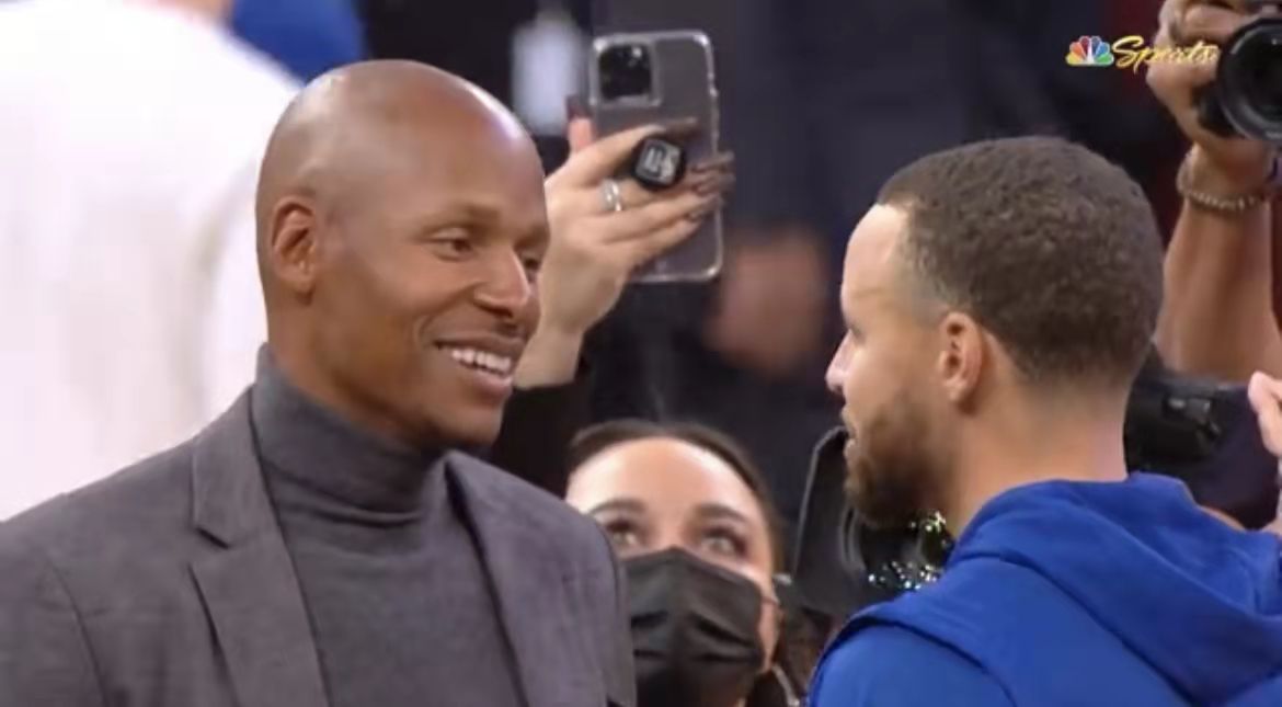 篮球比赛库里投了多少三分（2974个三分！库里超越雷·阿伦，加冕NBA历史三分王）