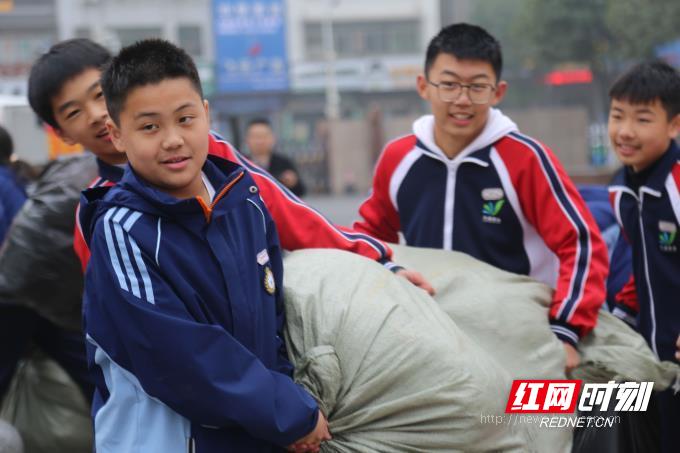 益阳赫山万源学校：旧物捐赠 冬日暖情(图2)