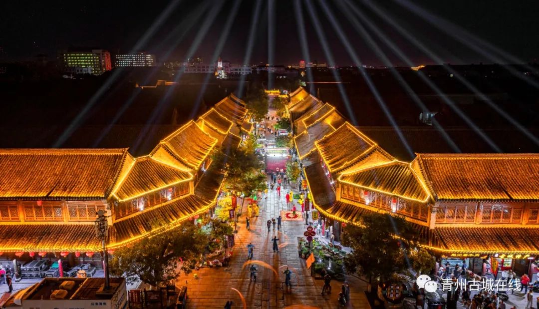 “一掬流年，满眼清欢”，行走的古城夜景~