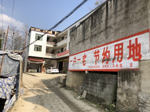 贵阳一女子申请建房7年未获批，实名举报村主任盖3栋楼，当地纪委介入调查