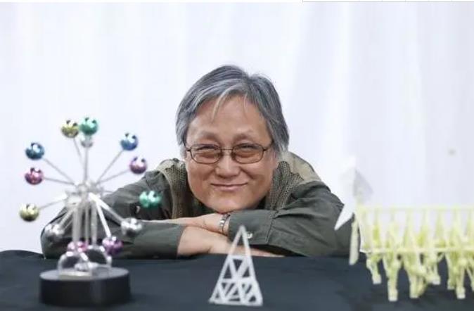 被弹幕包围的85岁院士（「工人日报e网评」乐见“网红院士”被弹幕“包围”）