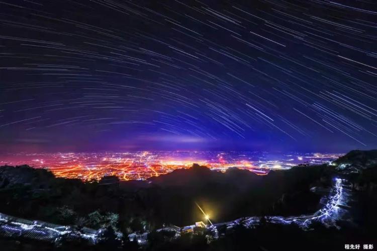 双子座流星雨璀璨岱顶夜空
