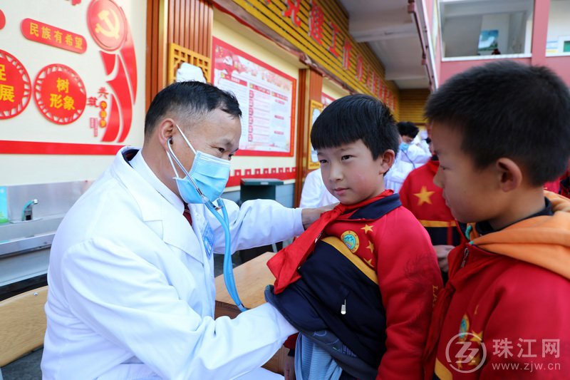 中药药香满校园 心理健康伴永远——罗平县中医医院“中医药文化心理健康知识”走进腊峰小学