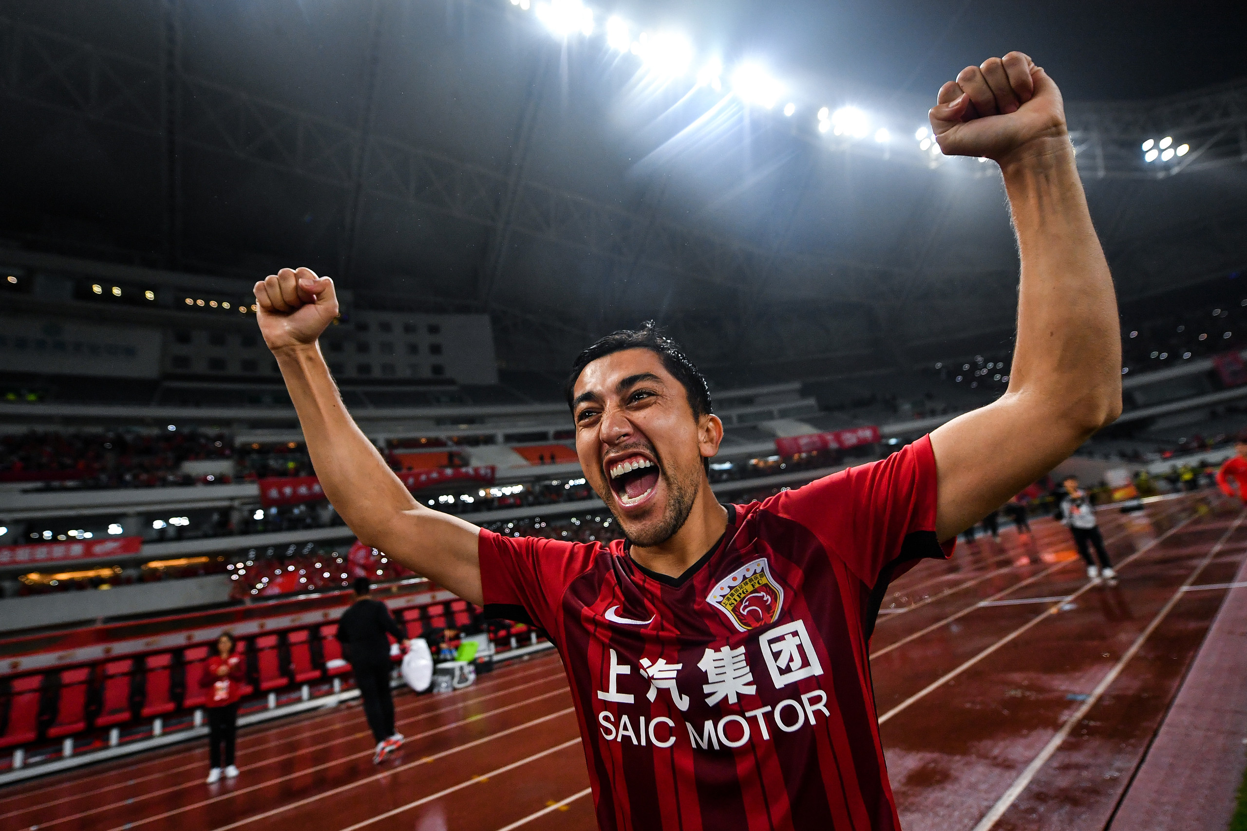 上港外援参加世界杯(外援艾哈迈多夫退役：连续遭遇欠薪，他见证了中超由盛转衰)