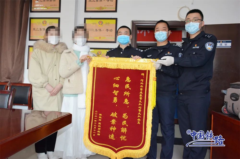 百万行李在高铁上不翼而飞，监控现真相