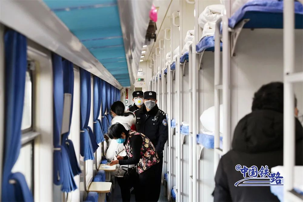 百万行李在高铁上不翼而飞，监控现真相
