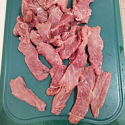 自制猪肉干的家常做法（家庭版手撕猪肉干的制作教程）