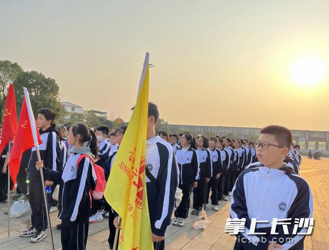 长沙市一中雨花新华都学校以行促学(图1)