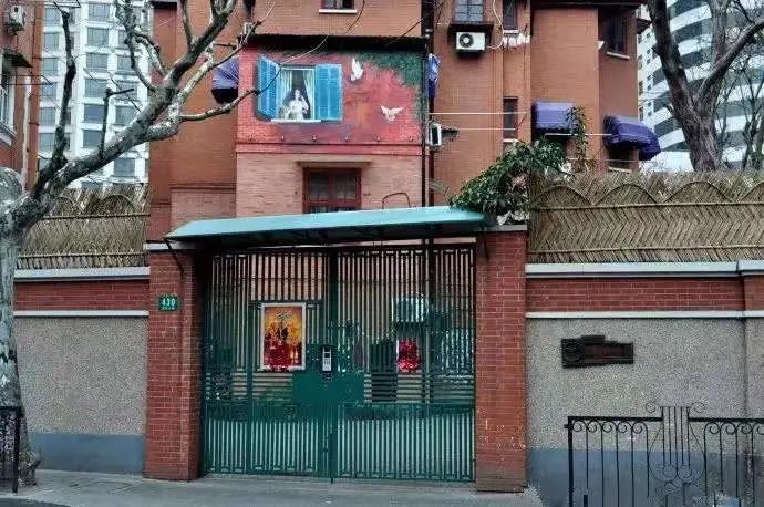 短短一千米，“藏”着21处历史文物建筑、16家上海老字号！周末了，去逛马路吧