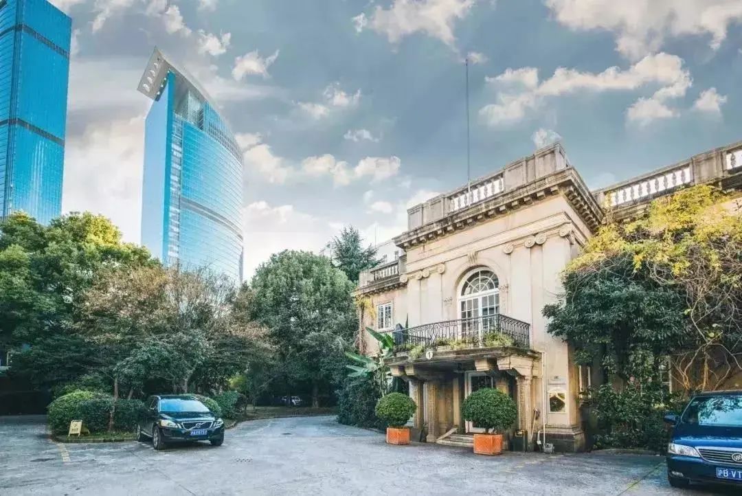 短短一千米，“藏”着21处历史文物建筑、16家上海老字号！周末了，去逛马路吧