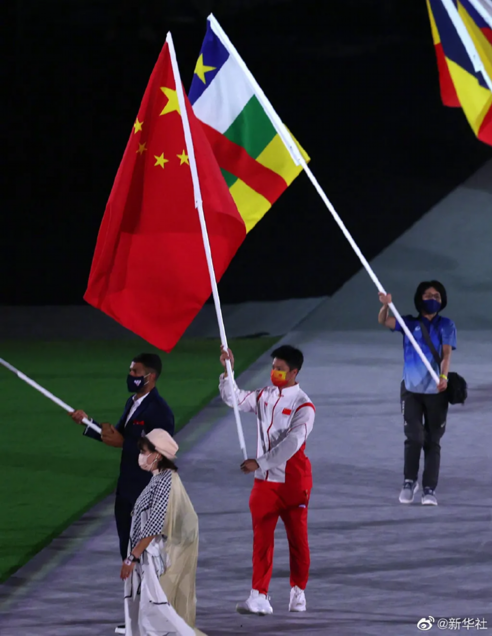 2021年的这些照片，我们不会忘记