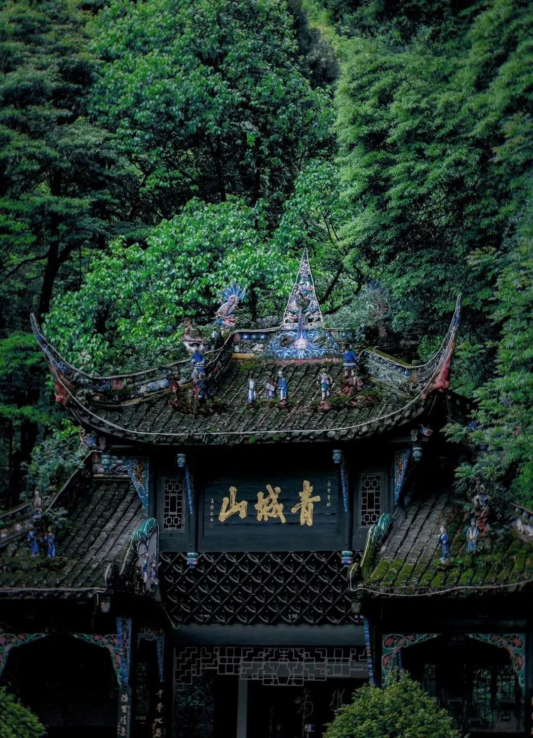 都江堰旅游攻略（都江堰这6条路线，周末出发尽览最美春色）