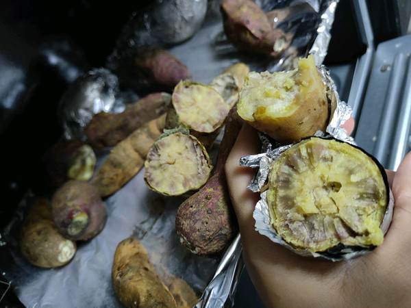 虽然样貌丑陋,有些虫子都啃了,但是我试试烤一烤,真香～by 冬瓜仔籽