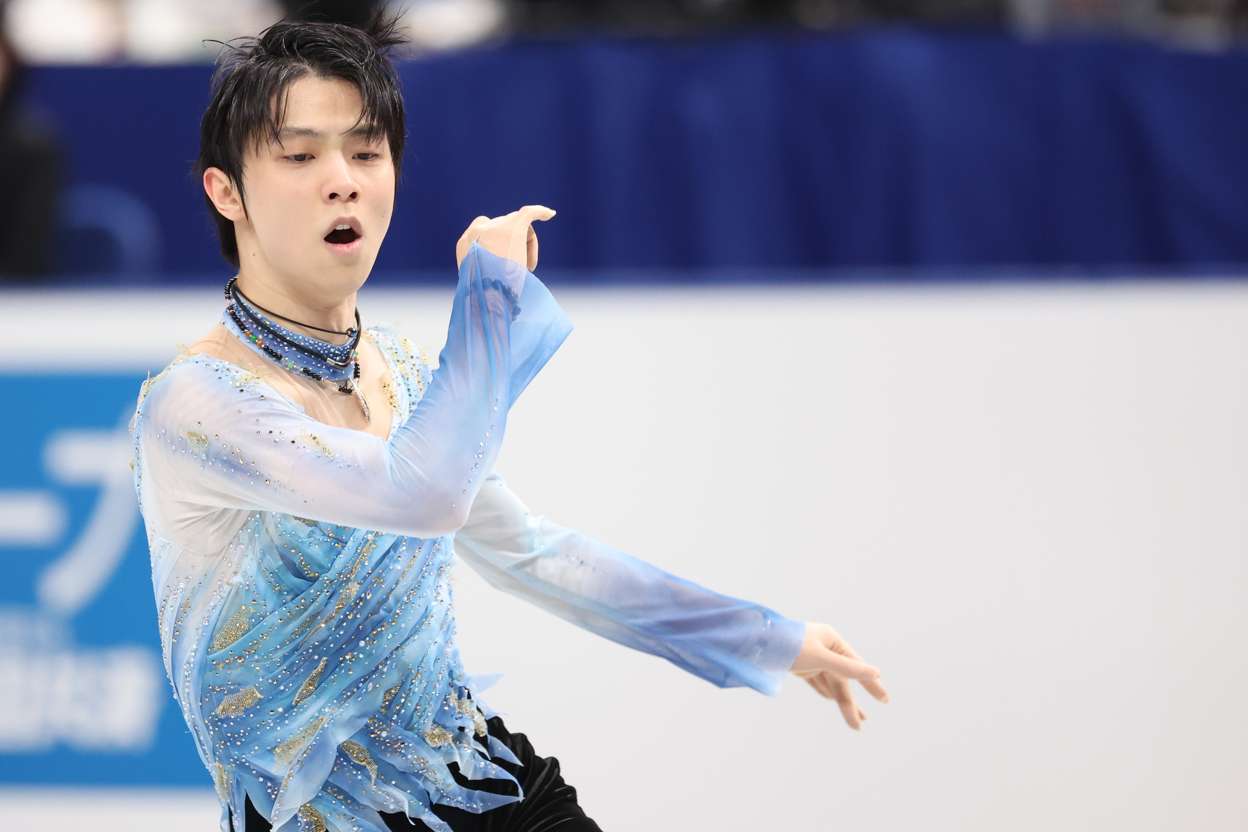 埃弗頓和伯恩利比賽延期（體壇聯播｜羽生結弦復出創賽季紀錄，英超更多比賽因疫情推遲）