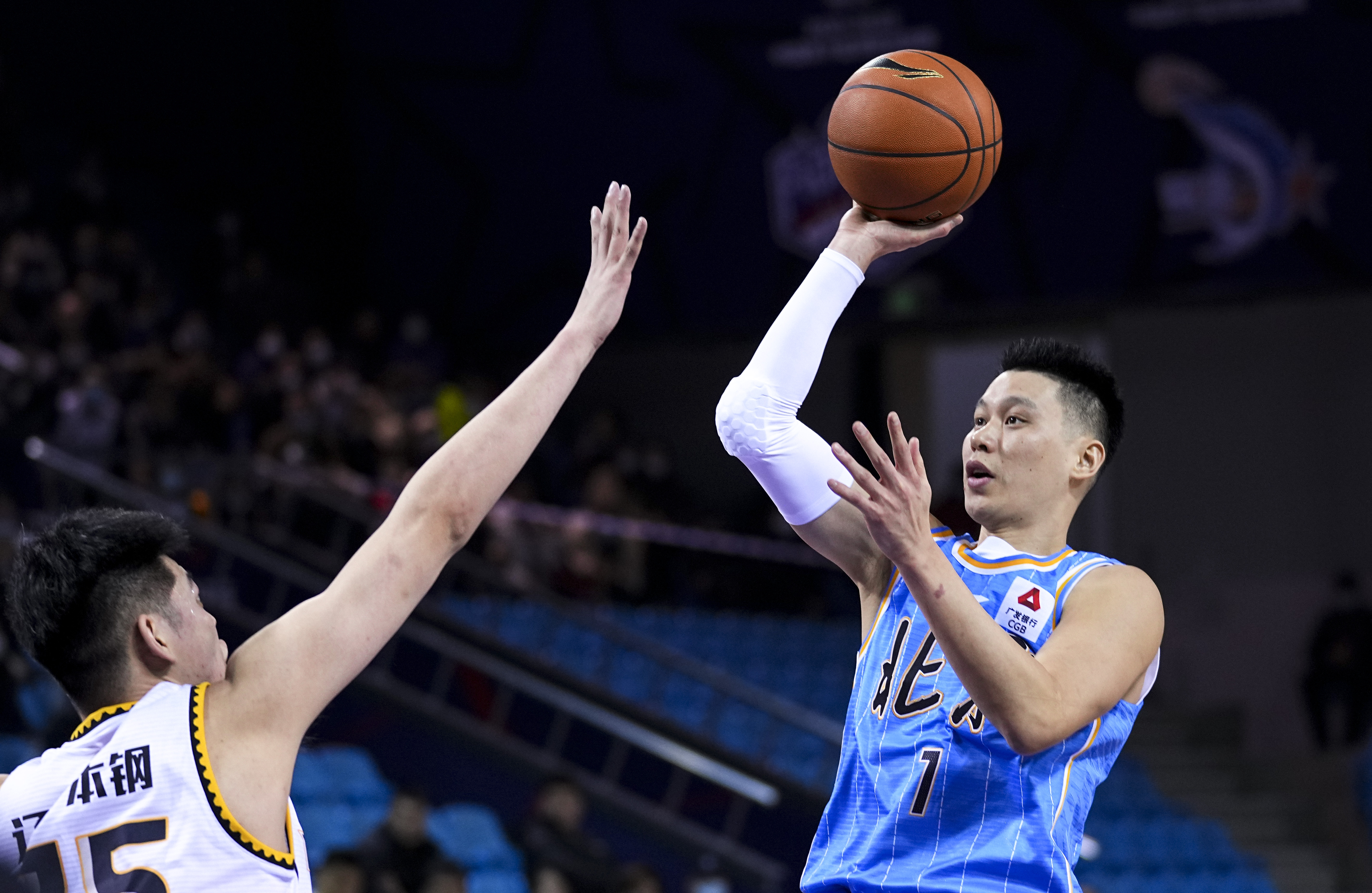 篮开头的成语(林书豪的2021:重返cba历经坎坷,战胜新冠待满血复活)