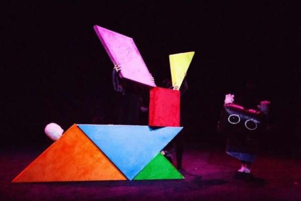 中国儿艺《极简创造》_为塑料袋塑料管“注入灵魂”6图  第4张